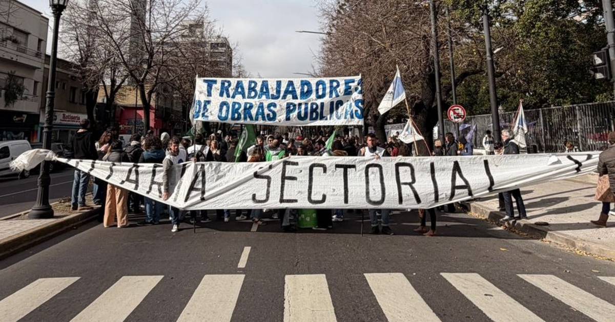Piquete y caos de tránsito en 7 y 58 por nueva protesta de trabajadores de Infraestructura | El Dia