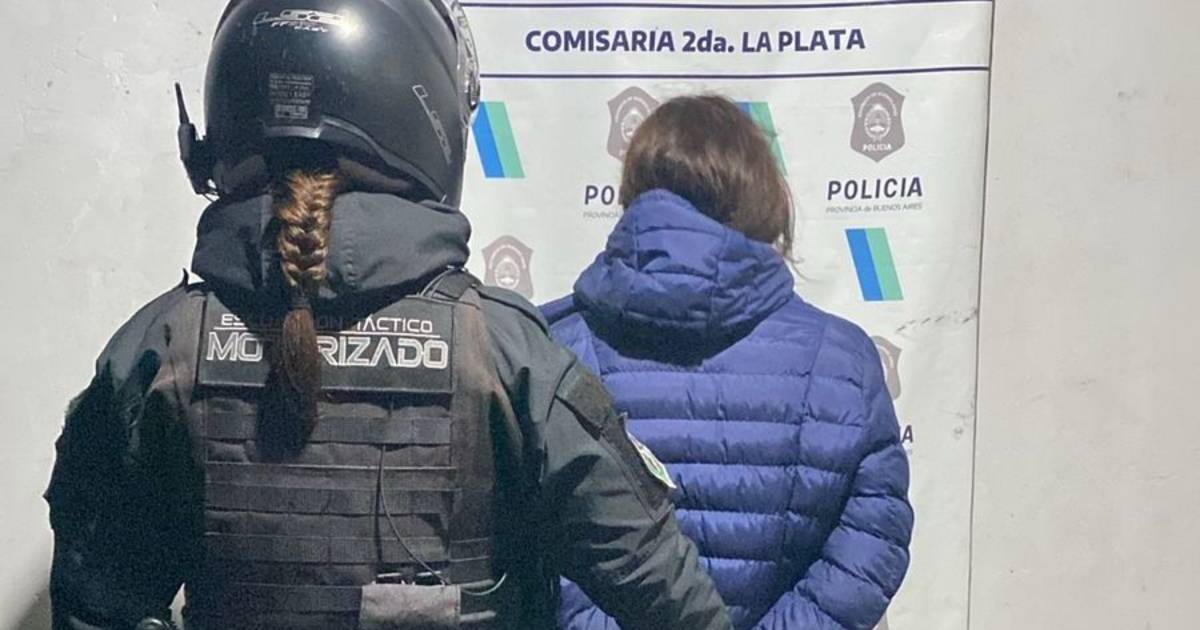 Circulaban en una moto robada por La Plata y terminaron demorados en un control policial | El Dia