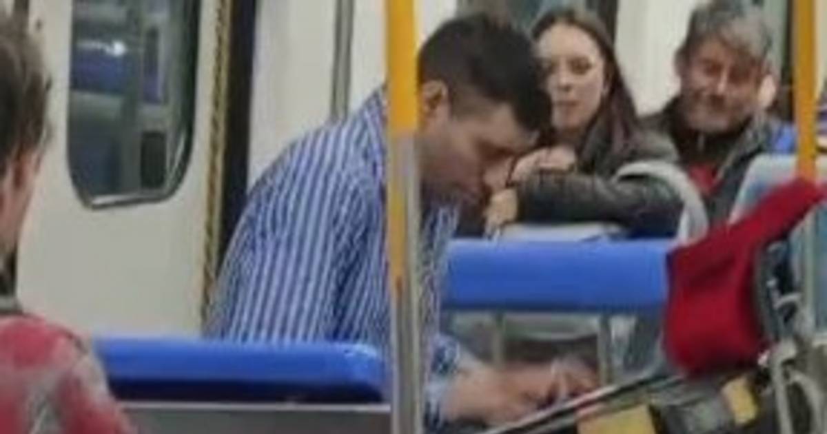 VIDEO.- El músico que le pone ritmo al Tren Roca y cautiva a los pasajeros de La Plata | El Dia