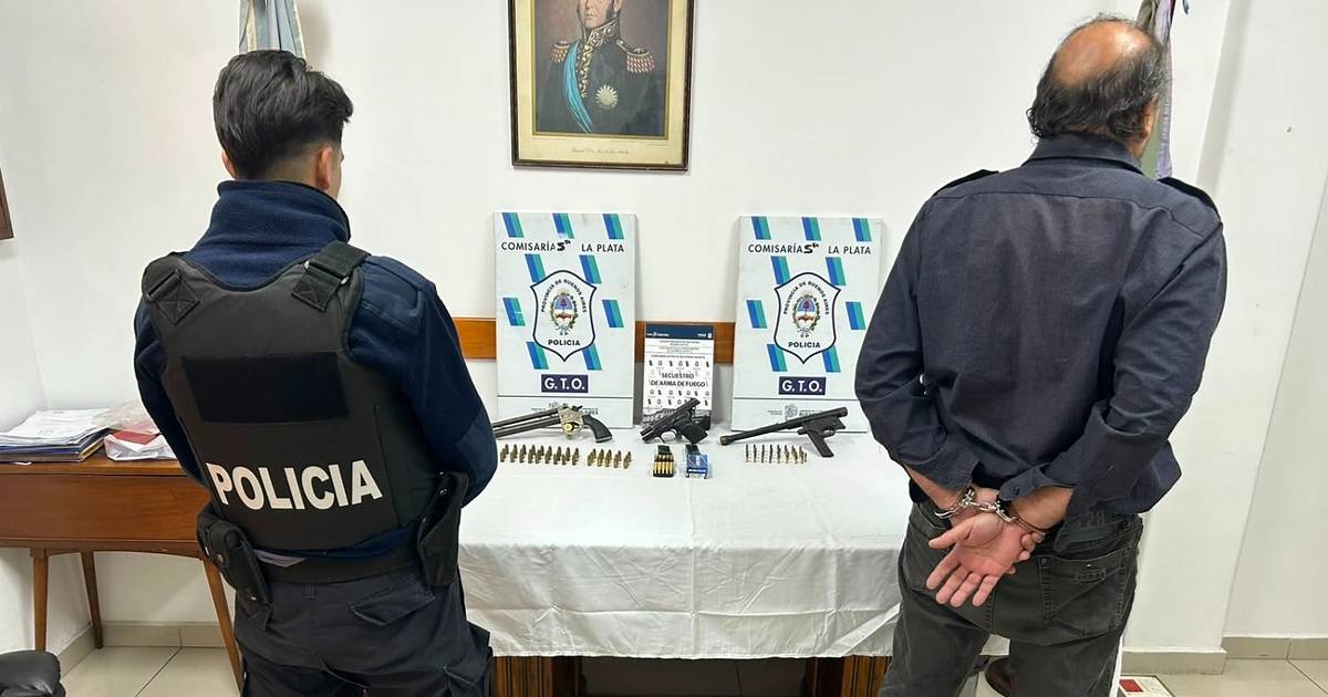 La Plata: amenazó a un vecino por una palta, lo allanaron y tenía un arsenal en su casa | El Dia