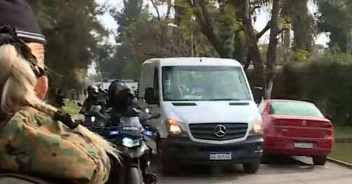 La muerte del Indio Solari: la Policía Científica trasladó el cuerpo a la morgue | El Dia