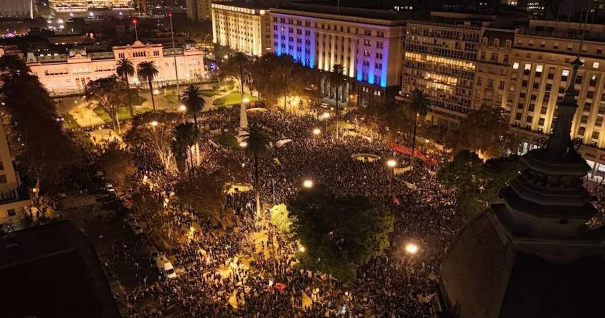De Plaza de Mayo a 7 y 50: tristeza, llanto y pogos, en la despedida del pueblo | El Dia