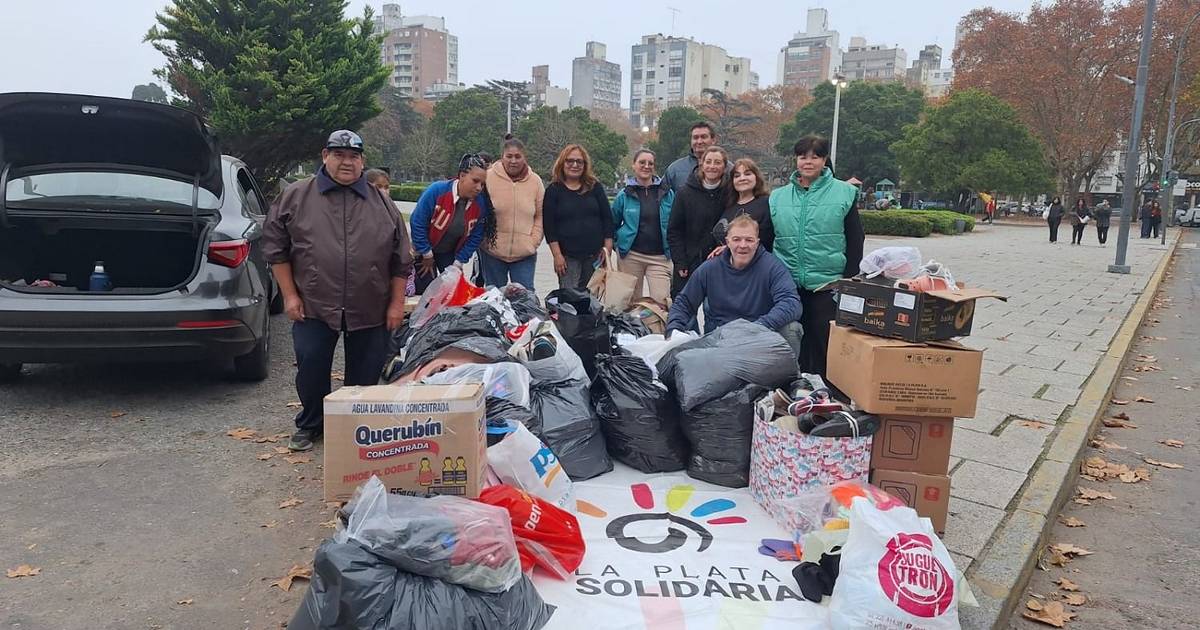 "Pies calentitos" en Plaza Moreno: se realizó la colecta solidaria para ayudar a chicos de La Plata | El Dia