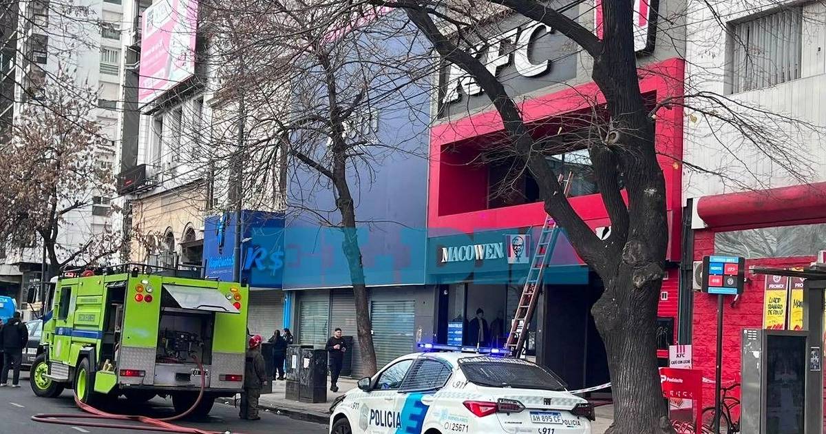 EN FOTOS Y VIDEOS | Así se vivió el incendio del KFC de La Plata: "Se llenó todo de humo" | El Dia