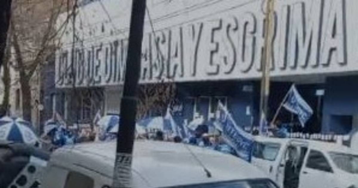 Protesta y corte en la sede de Gimnasia por sueldos atrasados | El Dia