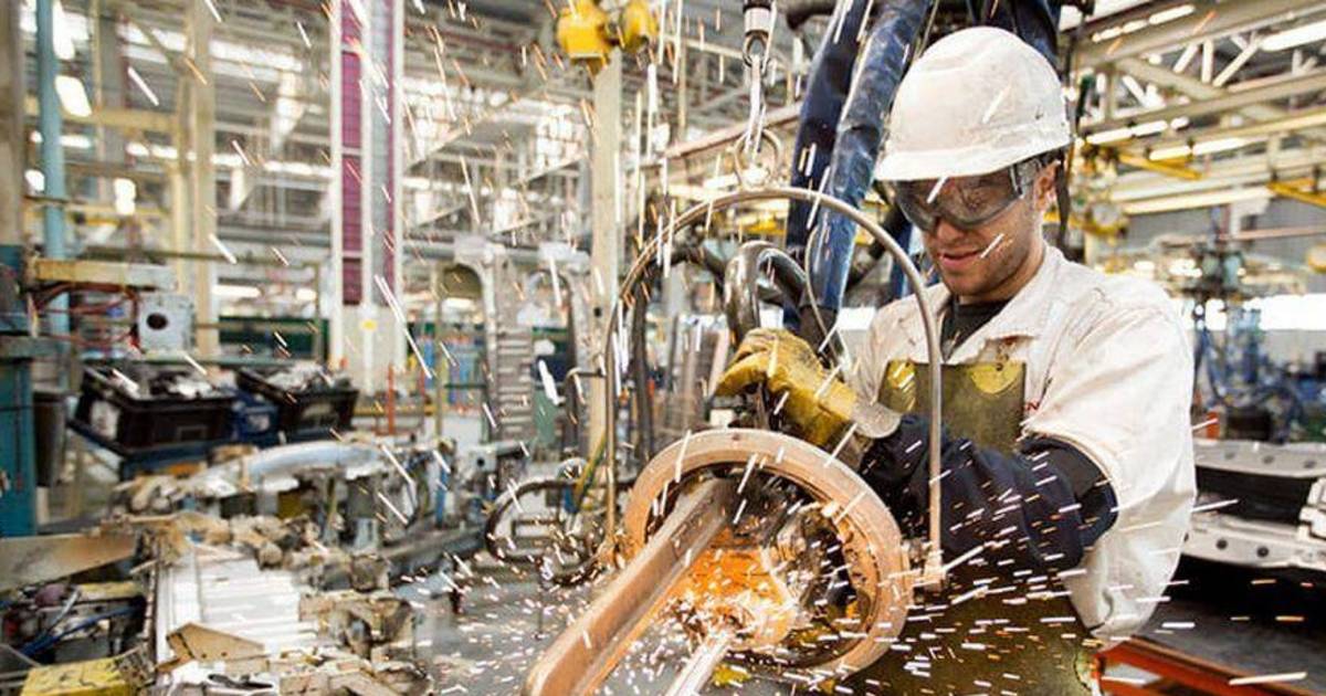No levantan: industria y construcción, con fuertes bajas en abril | El Dia