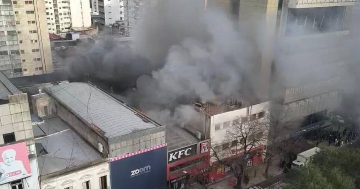 Se incendió un local gastronómico y hubo mucho pánico en el Centro | El Dia