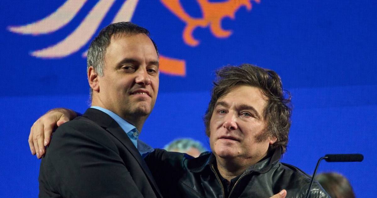 Javier Milei respaldó a Manuel Adorni: Quedó claro que no mintió" | El Dia
