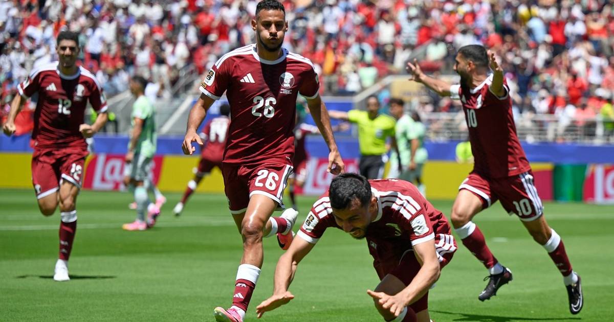 Qatar reaccionó a tiempo, le empató a Suiza en el cierre del partido y dejó el Grupo B con cuatro líderes | El Dia
