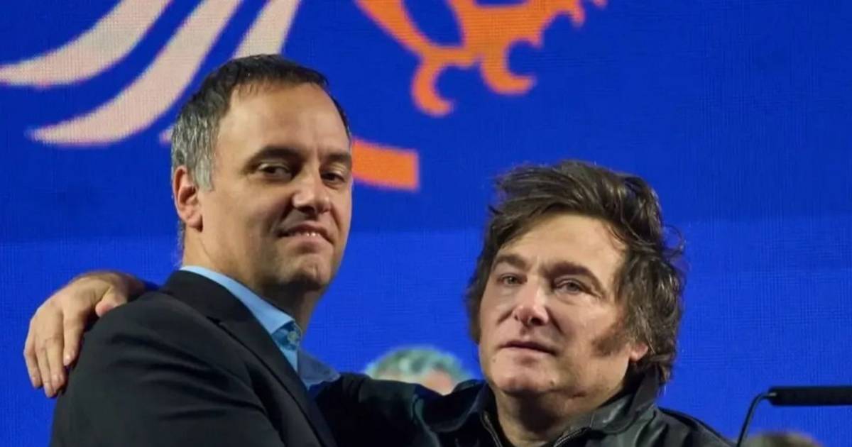 Milei volvió a respaldar a Adorni a través de las redes sociales | El Dia
