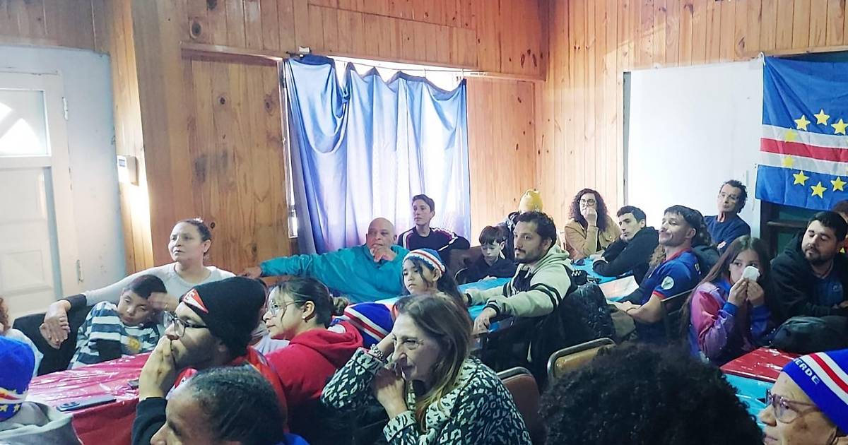 Hubo abrazo, alegría y lágrimas: la trastienda de una tarde histórica para la comunidad caboverdiana local tras el empate con España | El Dia