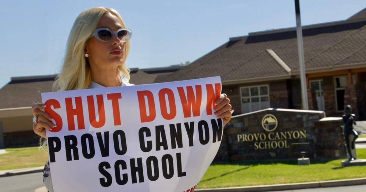 Paris Hilton volvió a la escuela donde sufrió abusos | El Dia