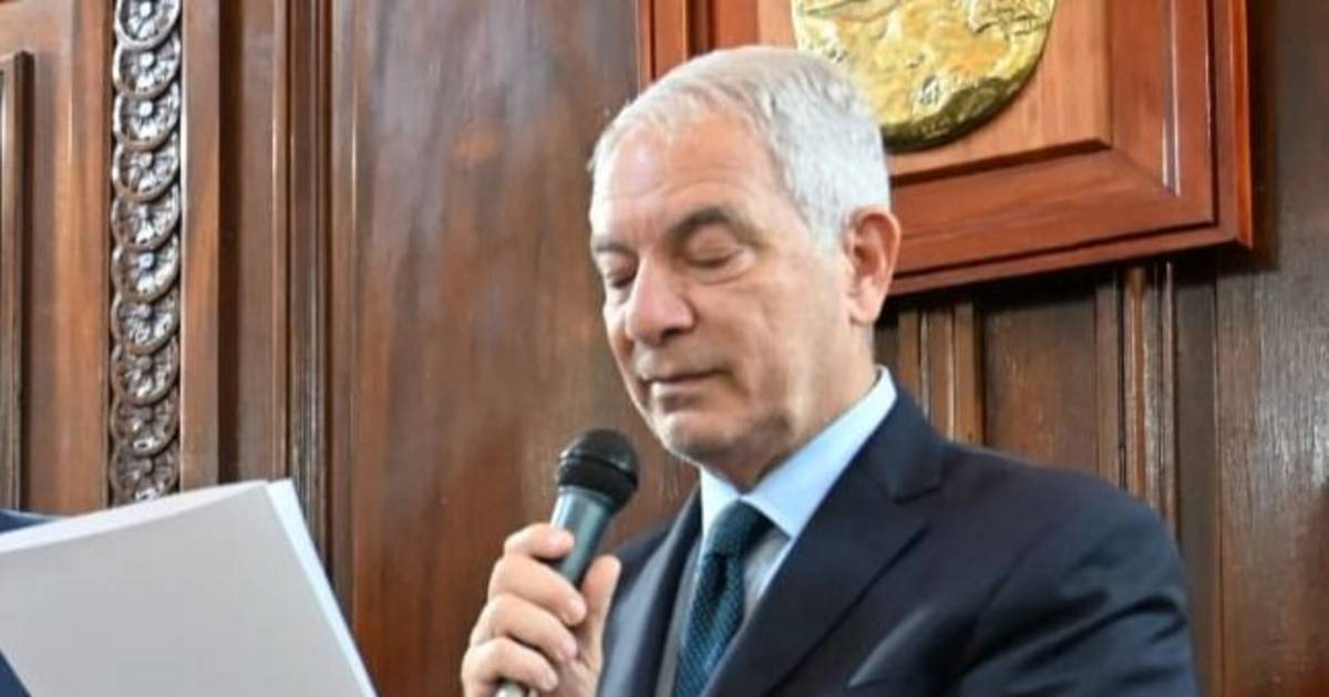 Alak asistió al Concejo, en medio del homenaje a un histórico dirigente sindical | El Dia
