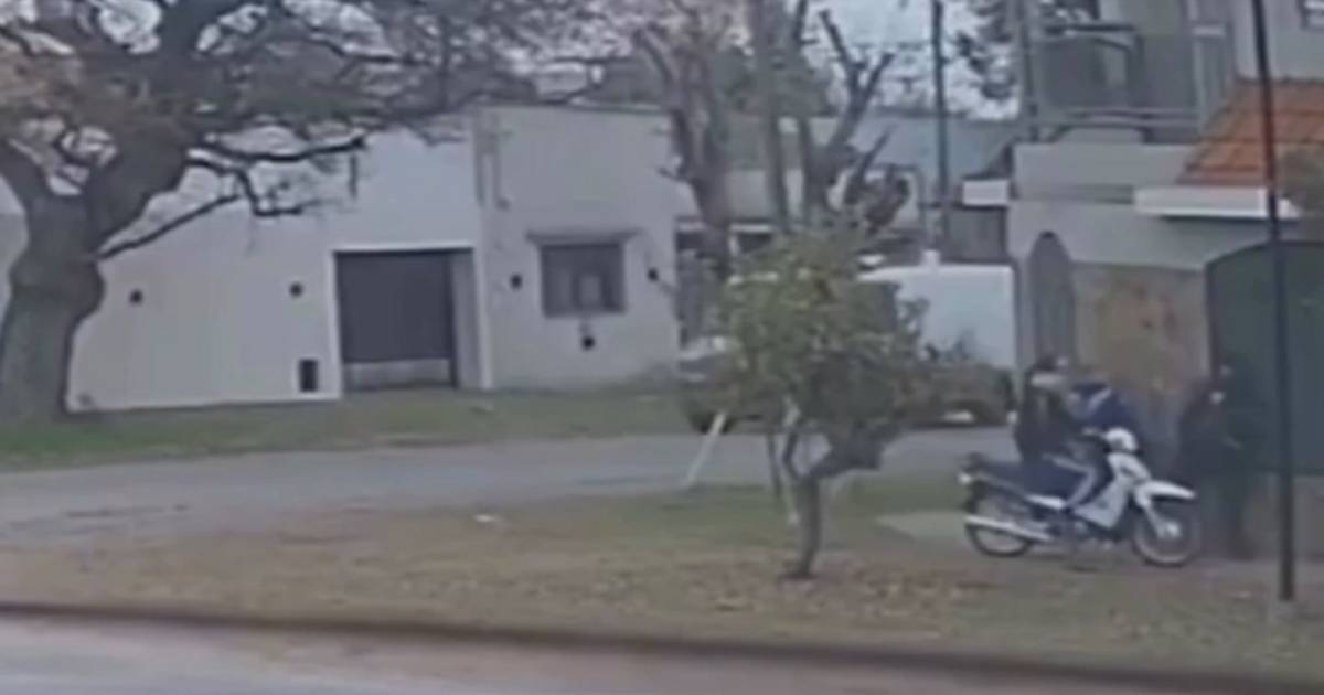Un adolescente que regresaba de la escuela fue víctima de un robo en Los Hornos | El Dia