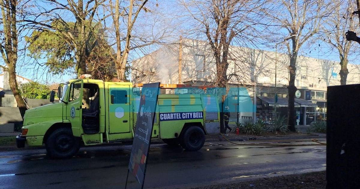 Tensión en City Bell por un incendio en un tablero eléctrico: trabajaron los bomberos | El Dia