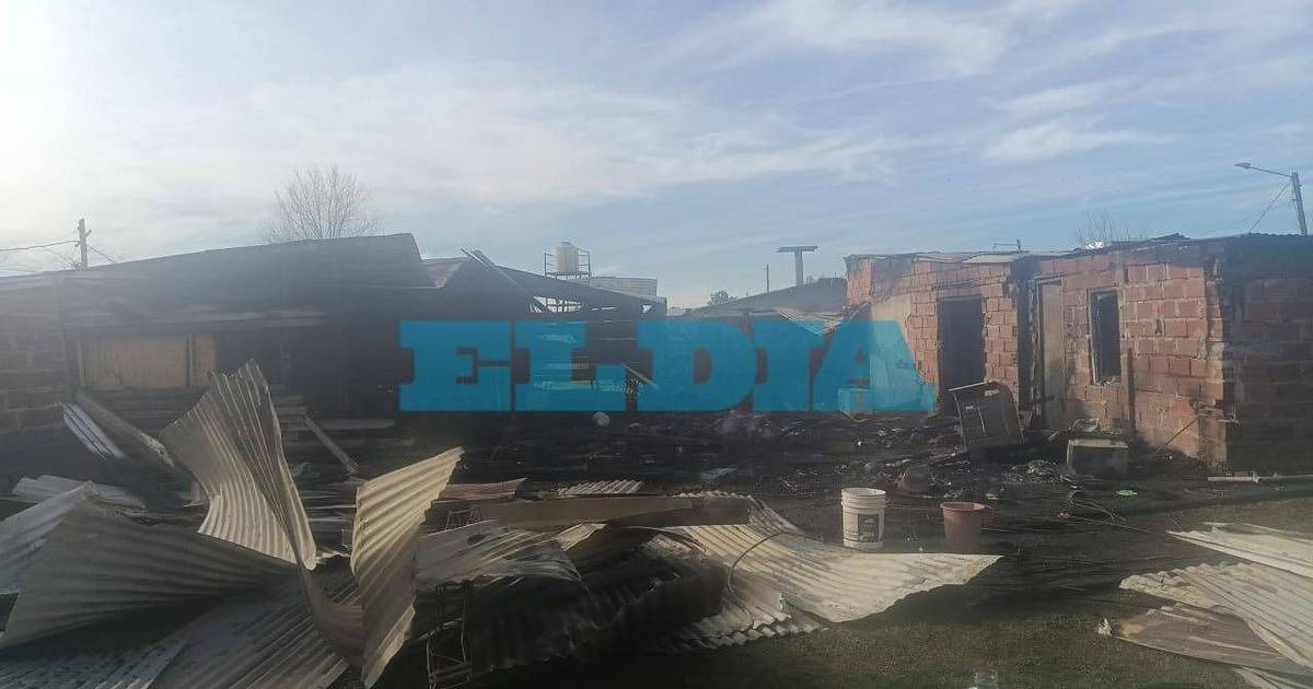 Desgarrador incendio en Los Hornos: las llamas destruyeron un comedor que asistía a niños y una familia perdió todo | El Dia