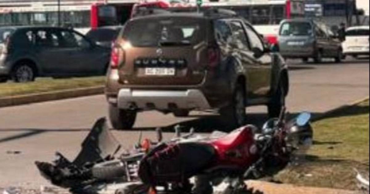Accidente en 32 y 14: un chofer de Uber y un motociclista heridos | El Dia