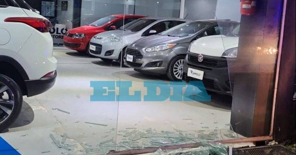 Intentaron robar una agencia de autos en City Bell: tres menores fueron detenidos tras una persecución | El Dia