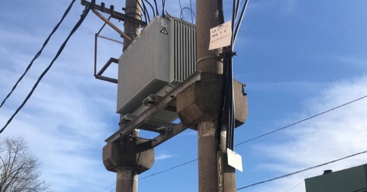 Vecinos de Barrio Aeropuerto denuncian baja tensión desde hace un mes: "Se quemaron electrodomésticos y seguimos sin respuestas" | El Dia