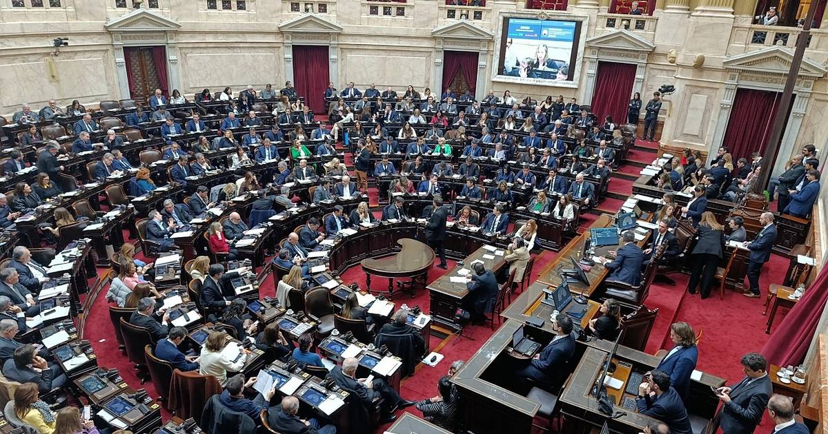 Interpelación frustrada: Adorni salió airoso en Diputados | El Dia