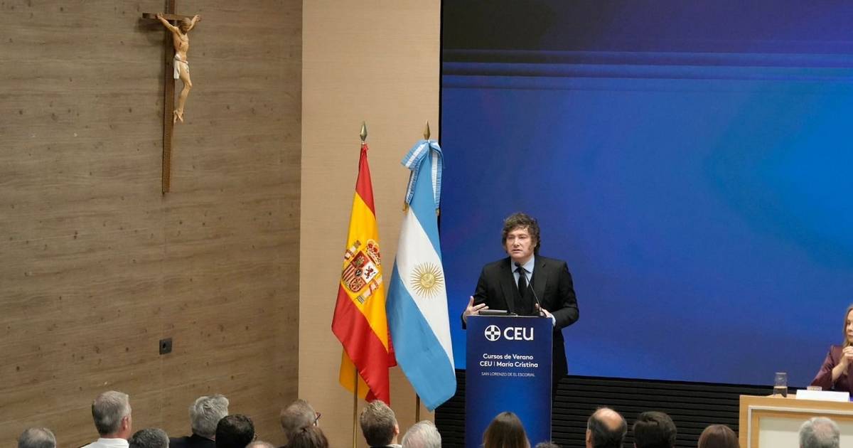 Milei bancó a Adorni, pero si la Justicia lo considera culpable "lo eyecto de una patada | El Dia