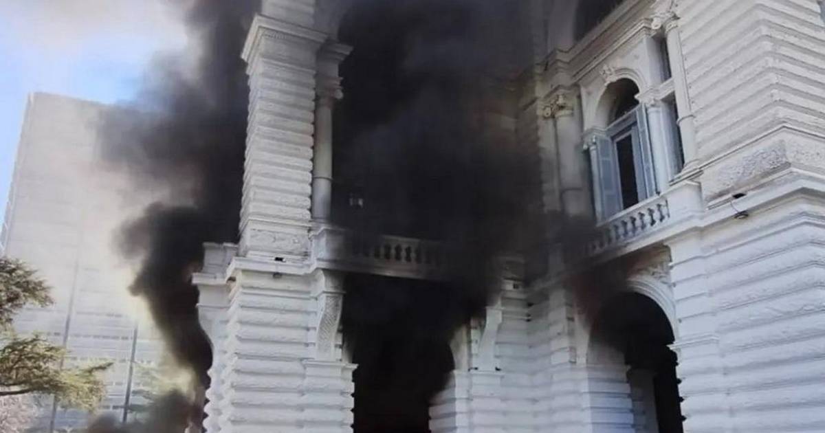 Ataque con fuego, daños y heridos en el Municipio | El Dia