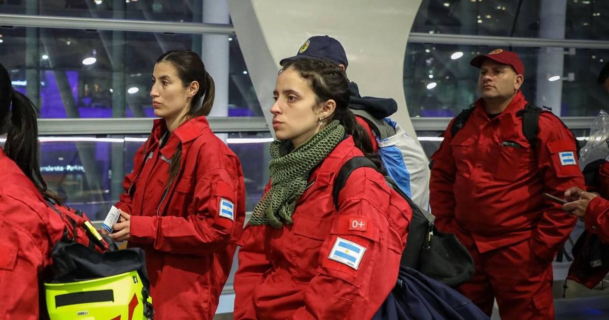 From La Plata to Venezuela: the firehouse that left in applause to help after the earthquake - 124; El Dia