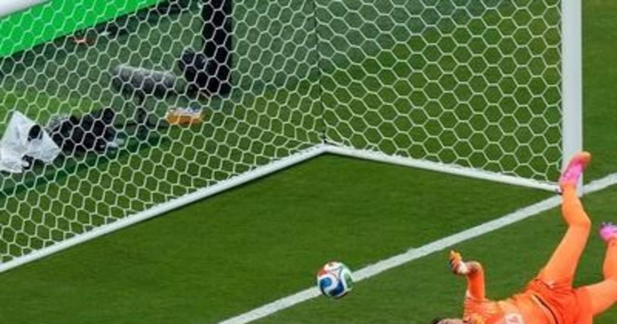 ¿Muslera tenía 41º de fiebre? Forlán contó la verdad detrás el error fatal ante España | El Dia