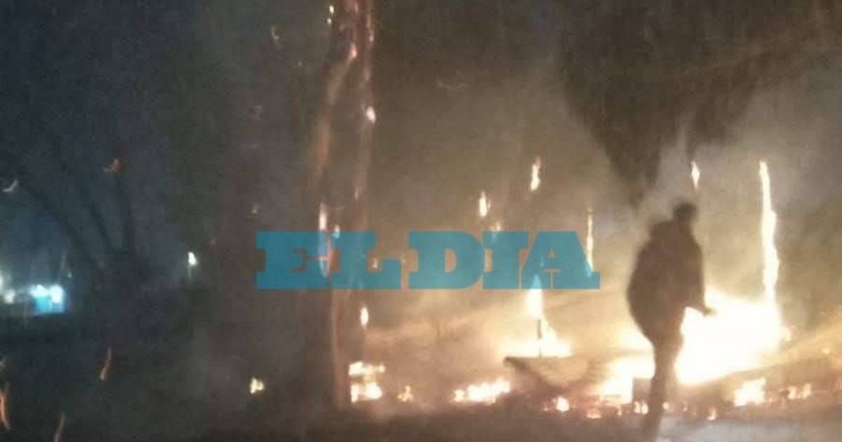 El fuego arrasó con una casa en Romero y sospechan que fue intencional | El Dia