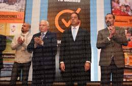 Scioli firmó compromiso por tierras de los estadios