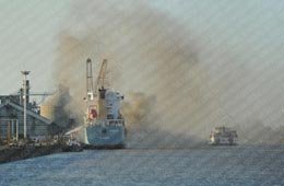 Se prendió fuego un buque en Ensenada: hay un desaparecido