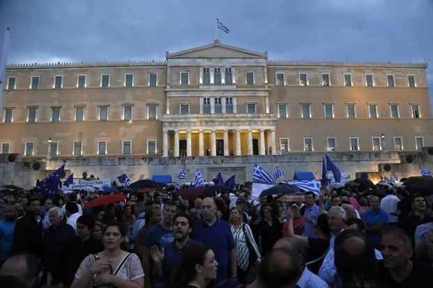 Grecia no pagó el tramo de deuda al FMI, que lo declaró “en mora”