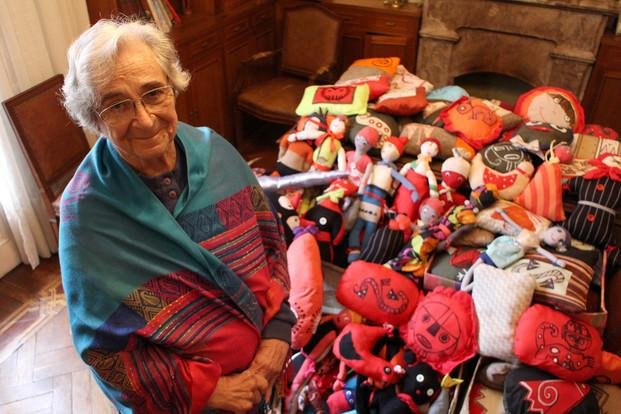 Lidia, la abuela que a los 90 no se cansa de tender puentes solidarios