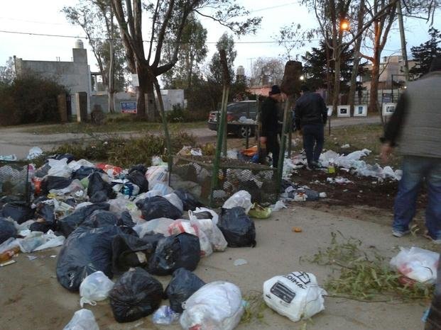 Reclamo por la recolección de la basura en el barrio El Rincón