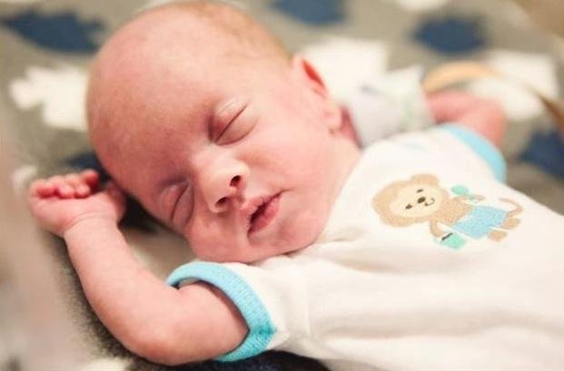 Un esperanzador “timelapse” muestra cómo termina de crecer un bebé prematuro