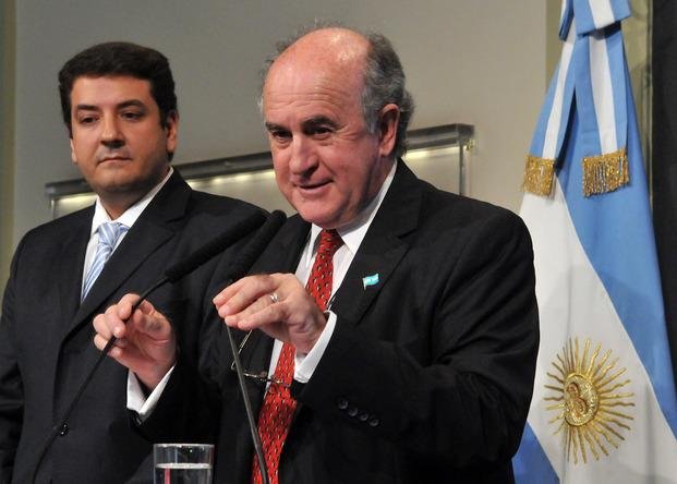 Desde el Gobierno hablan de "cuidar y no espiar a los argentinos"
