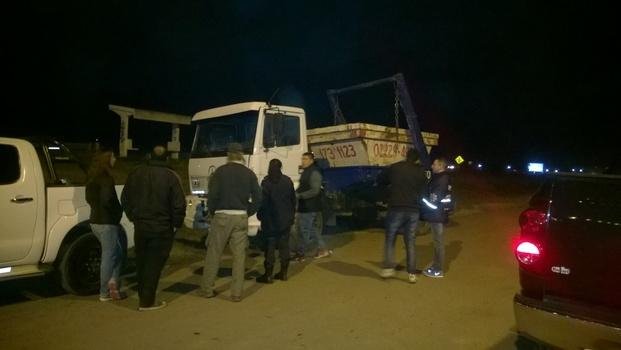 Secuestran Camión De Berazategui Que Arrojaba Residuos En El Peligro 0796