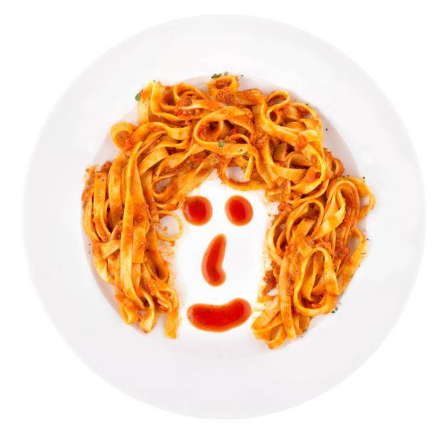 Fideos con salsa divertidos