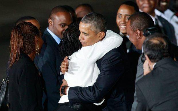 Obama llegó a Kenia, el país donde nació su padre, y fue recibido por sus familiares
