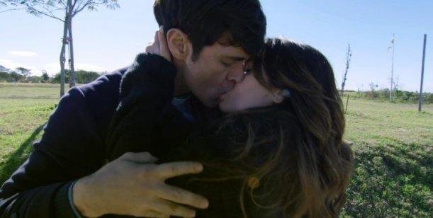 El primer beso de Lali Espósito y Mariano Martínez