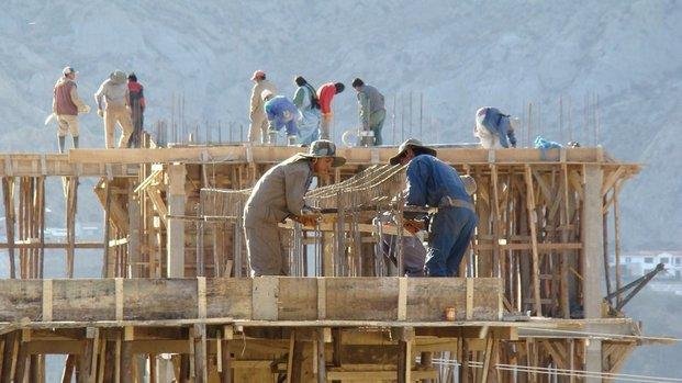 Otra caída de la industria y no repunta la construcción