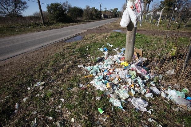 Vecinos de Berisso reclaman por calles destruidas y basurales