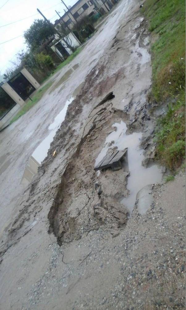 Denuncian hundimiento de la calle en 488, 12 y 13