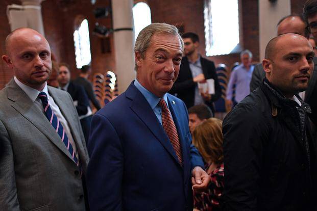 Reino Unido: renunció el líder del partido que impulsó el Brexit