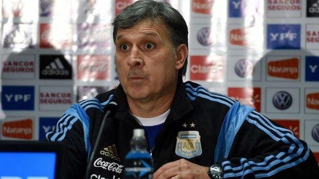 El equipo argentino de fútbol para los Juegos sigue siendo un caos: el Tata Martino cada vez más solo