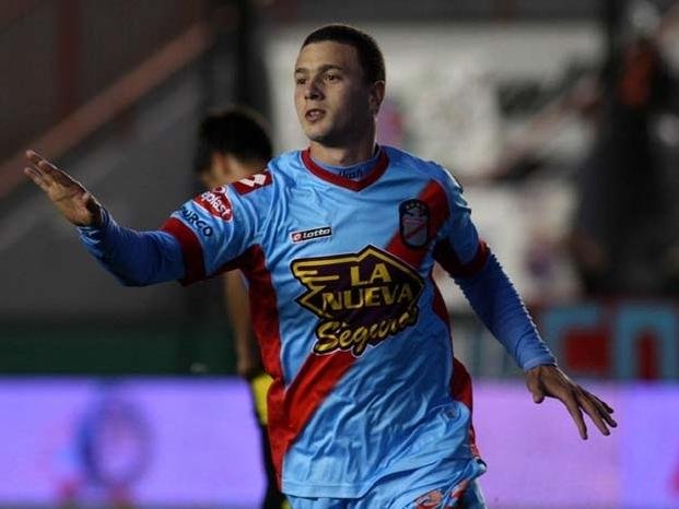 Arsenal confirmó el traspaso de Carrera al Lobo