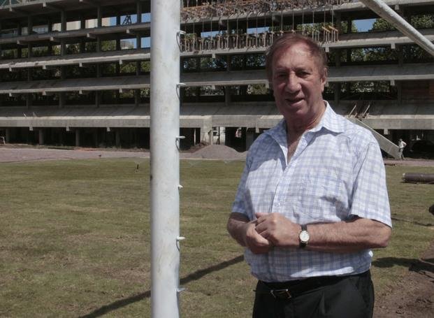 “El técnico tiene que salir de un campeón del mundo”
