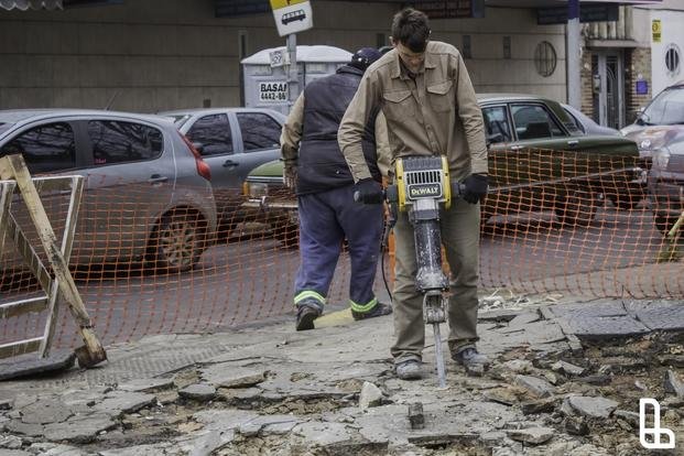 Sigue el plan de renovación de veredas en Lanús