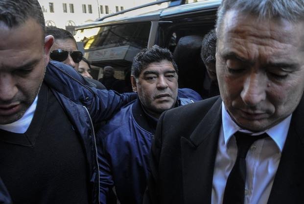 Maradona contra todos: se enojó con Corvaro y arremetió contra Verón y Tinelli