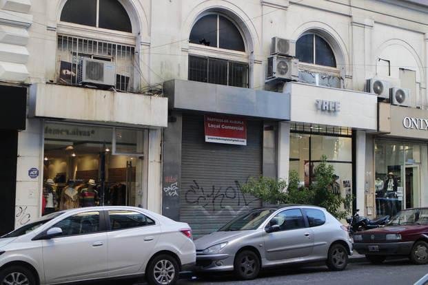 En cada manzana del microcentro hay al menos tres locales cerrados